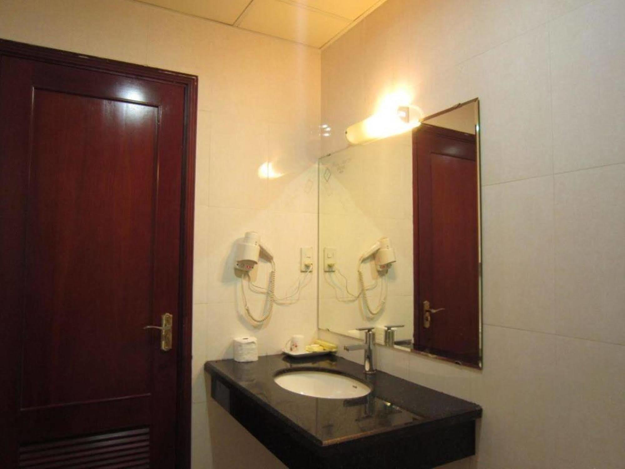 Reddoorz Ruby Star Hotel Truong Dinh Ho Si Minh-város Kültér fotó